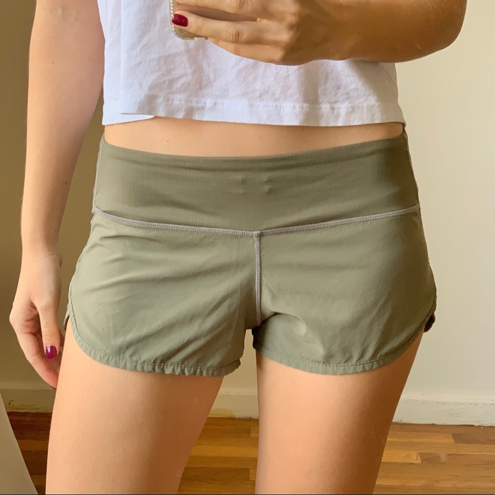 Lululemon speed up 2.5' olive shorts size 6